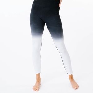 NWT Zyia Black and White Ombre Performance Hi-Rise 7/8 size Large